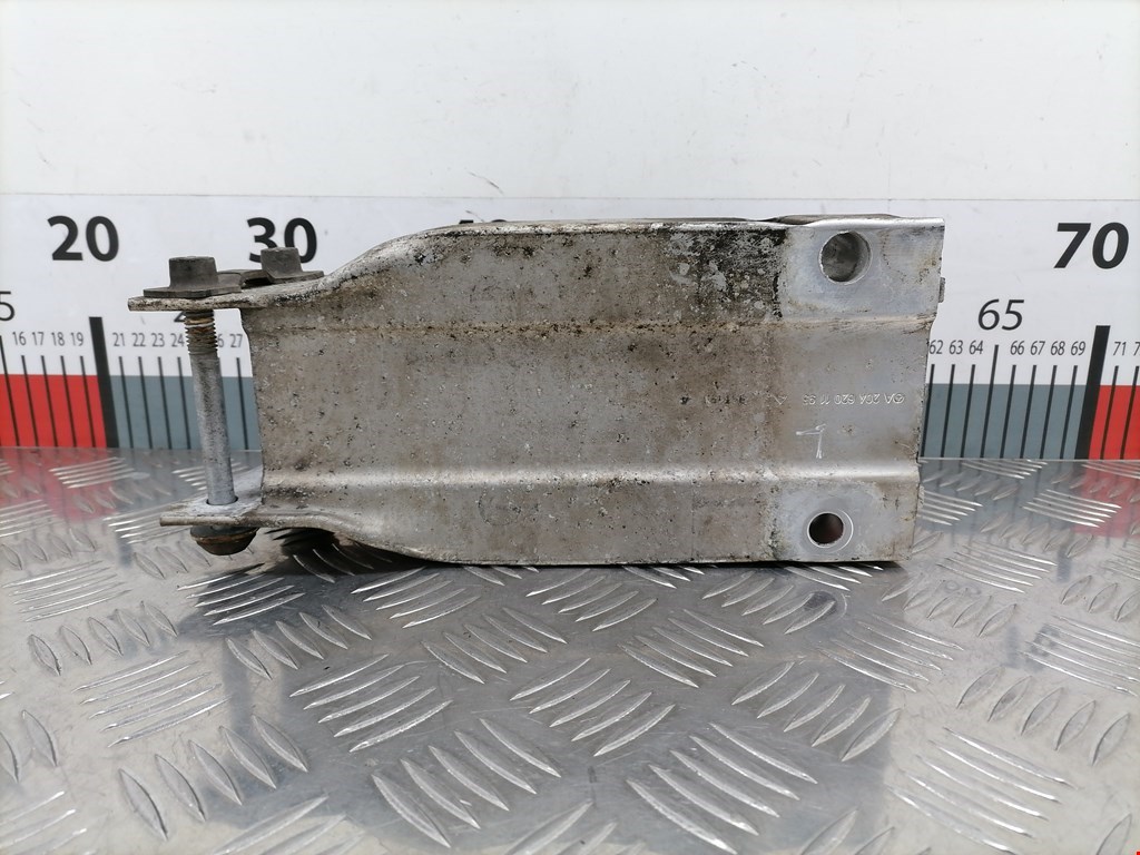 Отбойник бампера передний левый Mercedes C-Class (W204) (2006-2015)