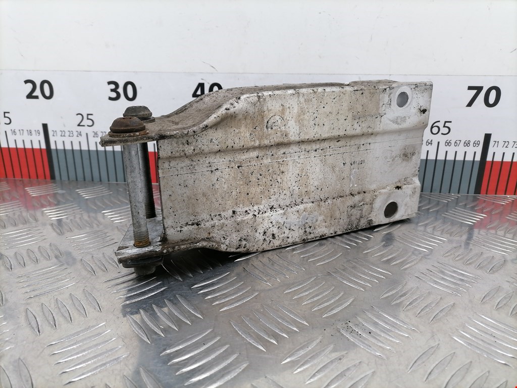 Отбойник бампера передний правый Mercedes C-Class (W204) (2006-2015)