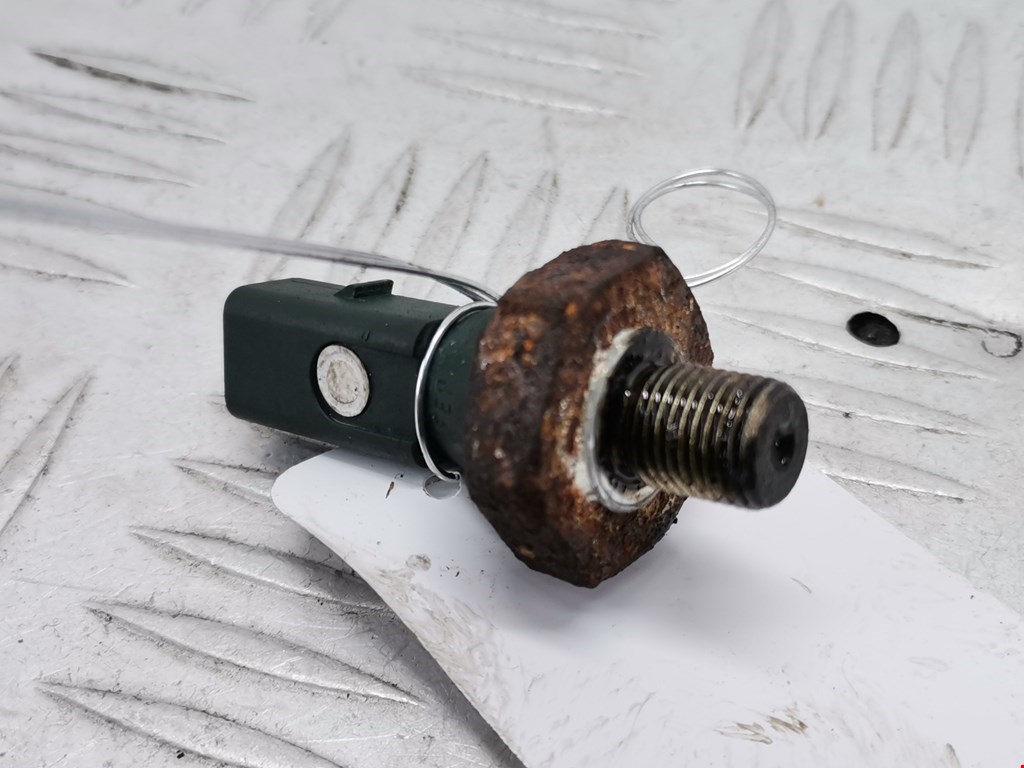 Датчик давления масла VOLKSWAGEN Golf IV 1997-2003