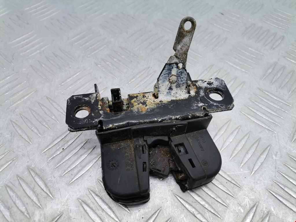 Замок багажника (крышки двери) VOLKSWAGEN Golf IV 1997-2003