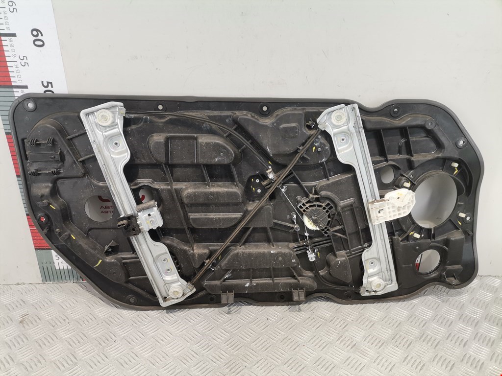 Стеклоподъемник передний правый KIA Cee'd II 2012-2018