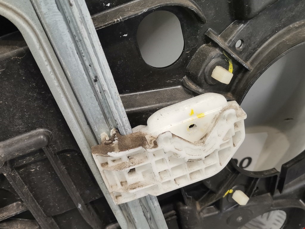 Стеклоподъемник передний правый KIA Cee'd II 2012-2018