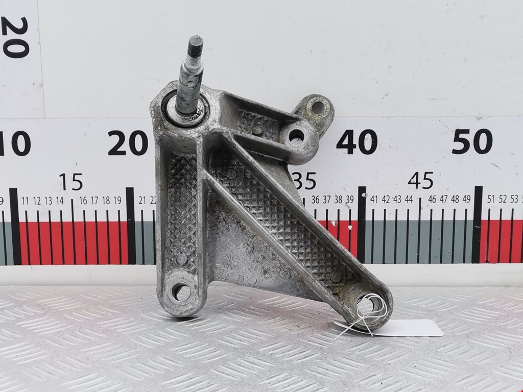 Кронштейн (крепление лапа траверса) кпп Renault Megane 2 (2002-2009)