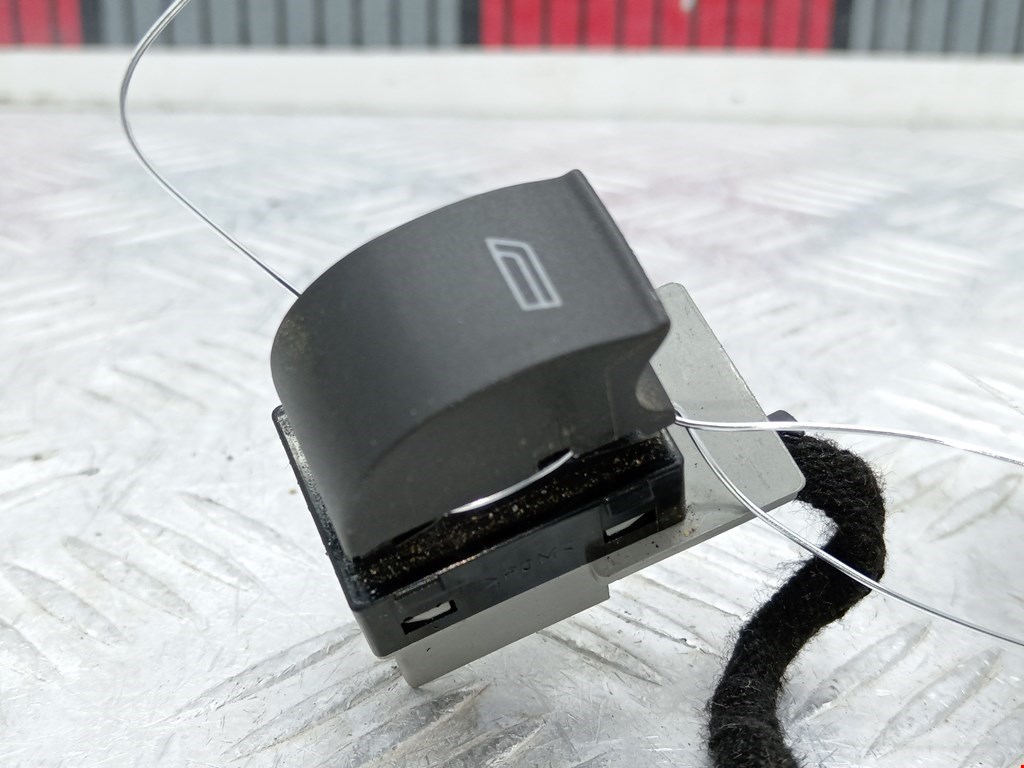 Кнопка стеклоподъемника AUDI A6 C5 1997-2004