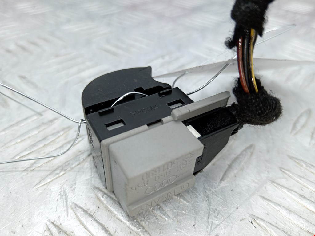 Кнопка стеклоподъемника AUDI A6 C5 1997-2004