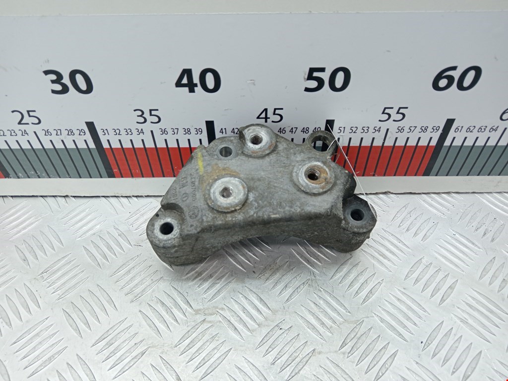 Кронштейн (крепление лапа траверса) кпп Opel Zafira A (1999-2006)