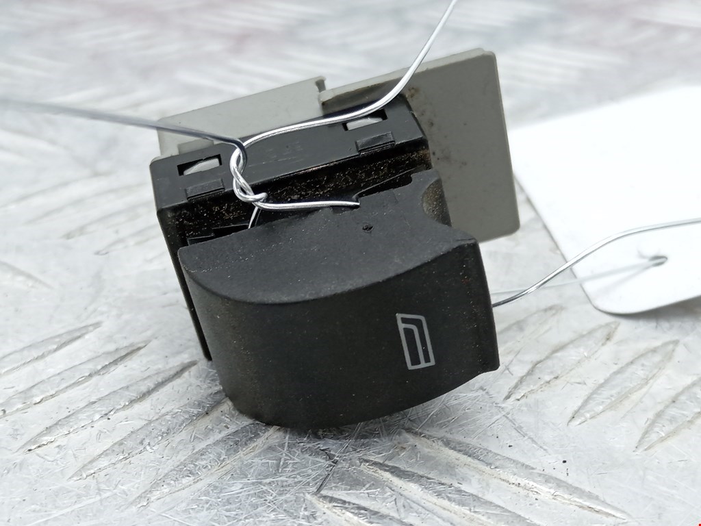 Кнопка стеклоподъемника AUDI A6 C5 1997-2004