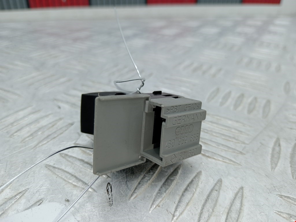 Кнопка стеклоподъемника AUDI A6 C5 1997-2004