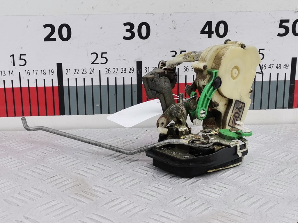 Замок двери передней правой KIA Sorento 2002-2009