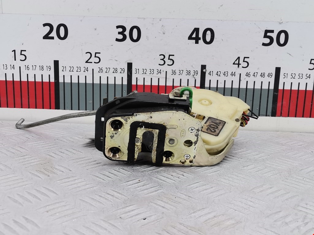 Замок двери передней правой KIA Sorento 2002-2009