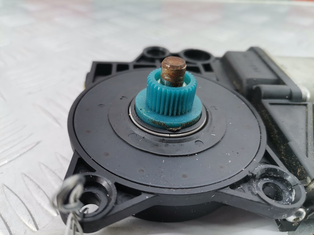 Моторчик (двигатель) стеклоподъемника BMW 1er E81\E87 2004-2011