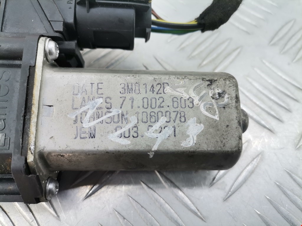 Моторчик (двигатель) стеклоподъемника BMW 1er E81\E87 2004-2011