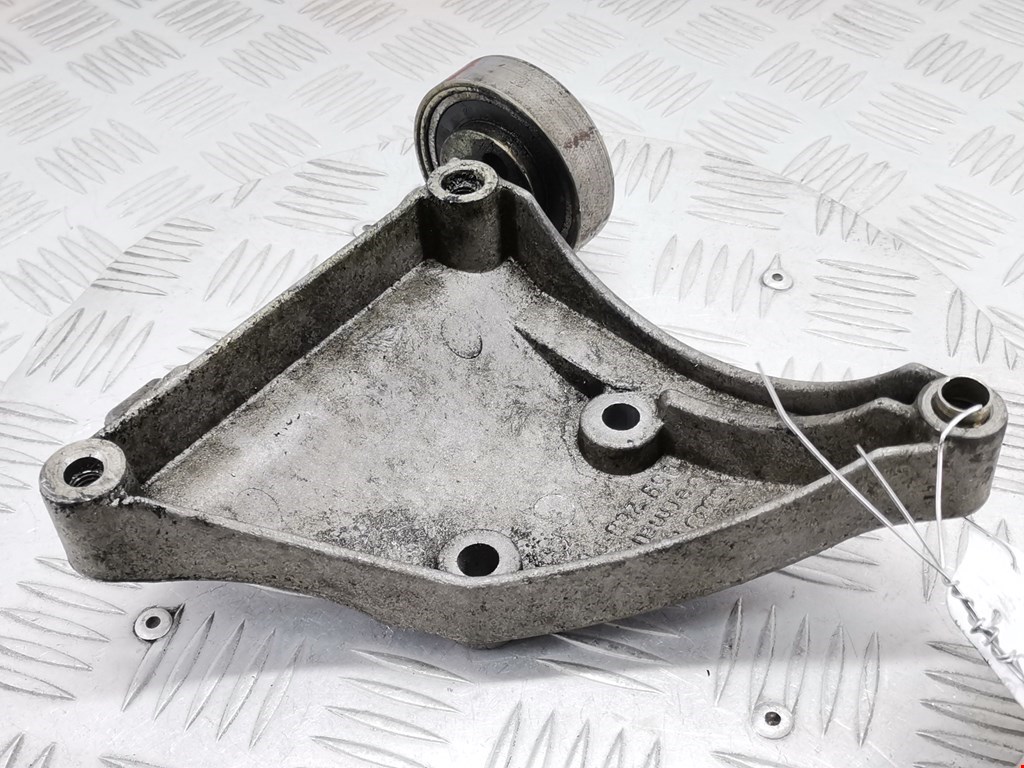 Кронштейн кондиционера AUDI A6 C5 1997-2004