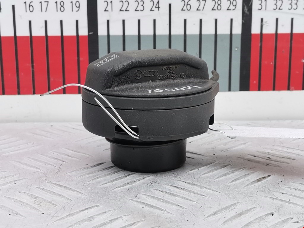 Крышка топливного бака AUDI A3 8P 2003-2013