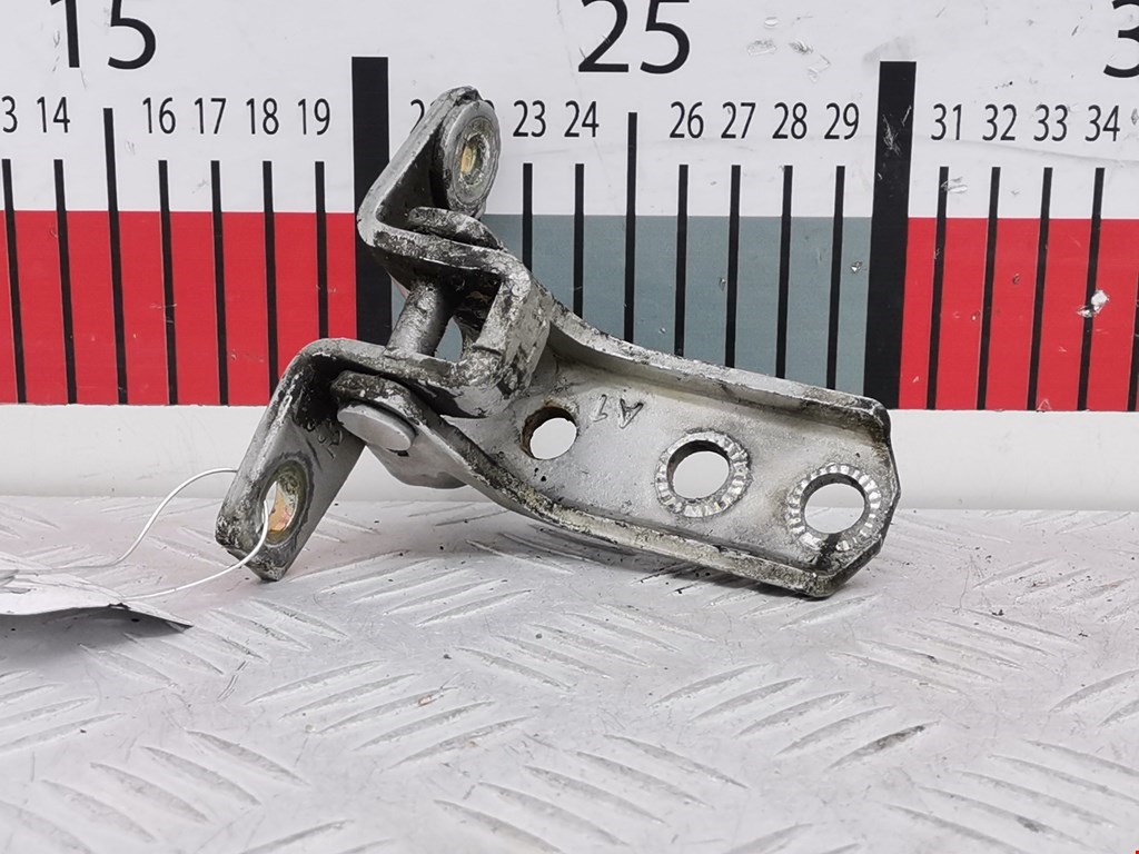 Петля двери передней правой Mitsubishi Pajero 3 (1999-2006)