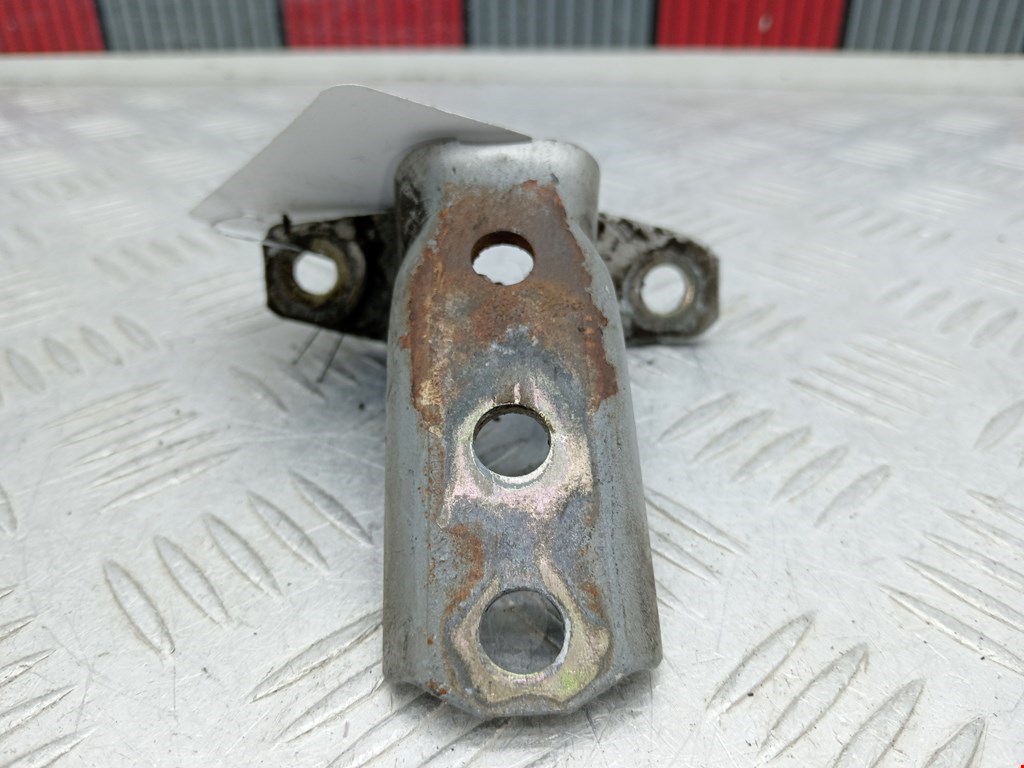 Петля двери передней правой Mitsubishi Pajero 3 (1999-2006)