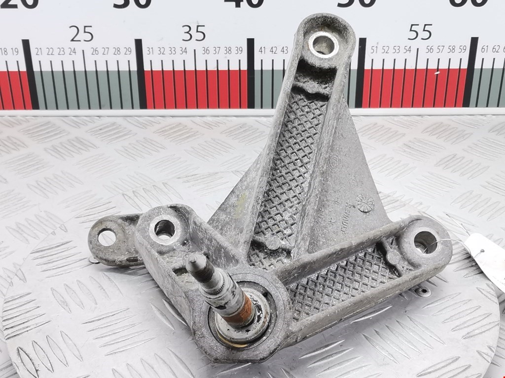 Кронштейн (крепление лапа траверса) кпп Renault Megane 2 (2002-2009)