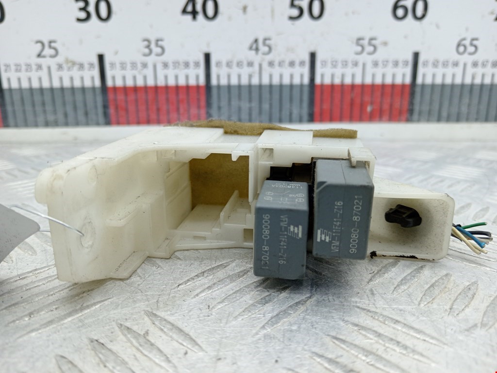 Блок реле TOYOTA Avensis 2009-2015