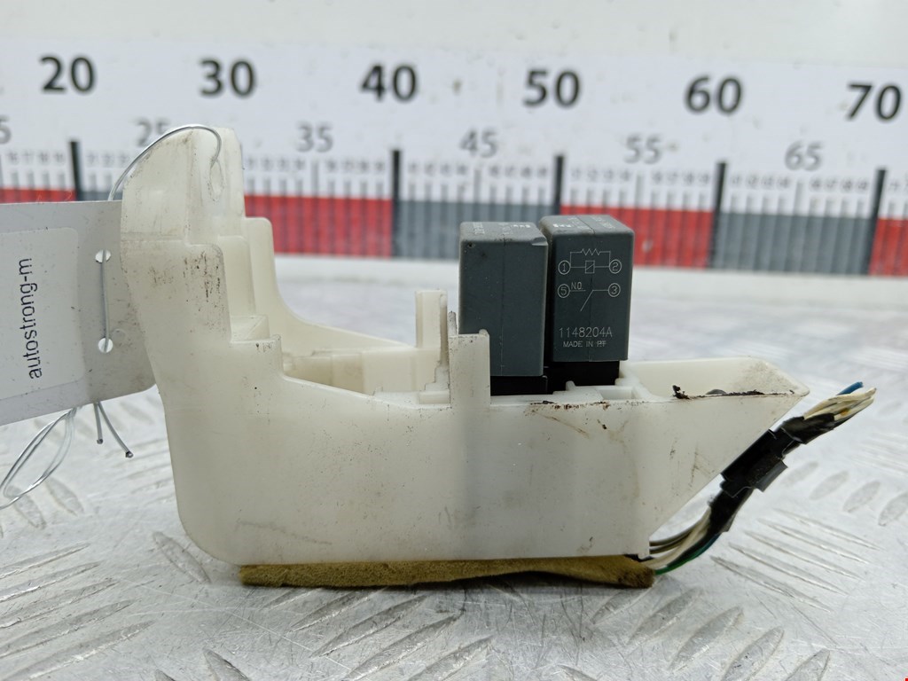 Блок реле TOYOTA Avensis 2009-2015