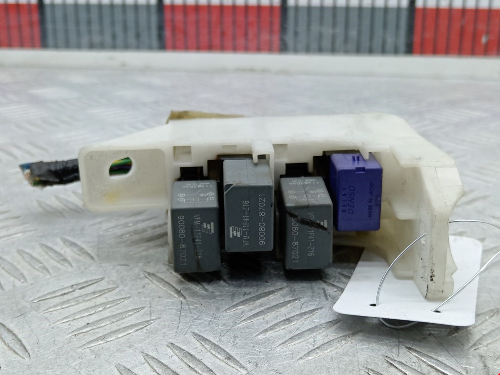 Блок реле TOYOTA Avensis 2009-2015