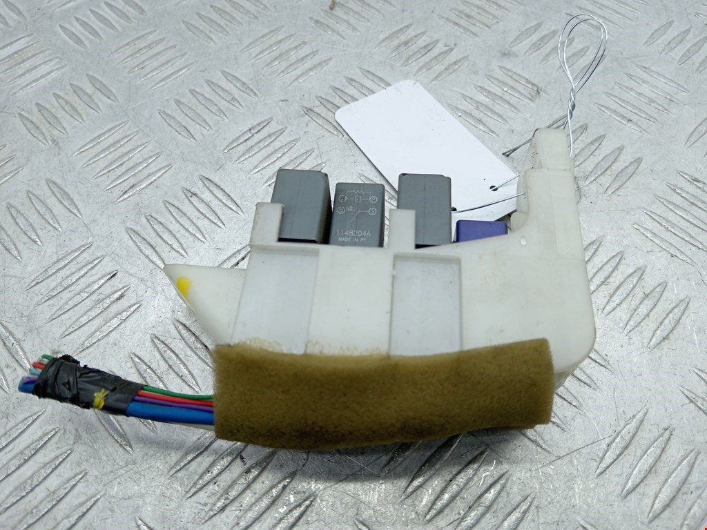 Блок реле TOYOTA Avensis 2009-2015