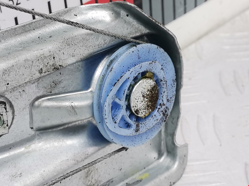 Стеклоподъемник задний левый OPEL Astra J 2009-2017