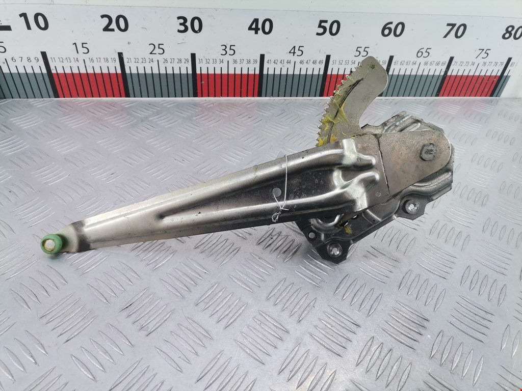 Стеклоподъемник задний левый SUZUKI Splash 2008-2015