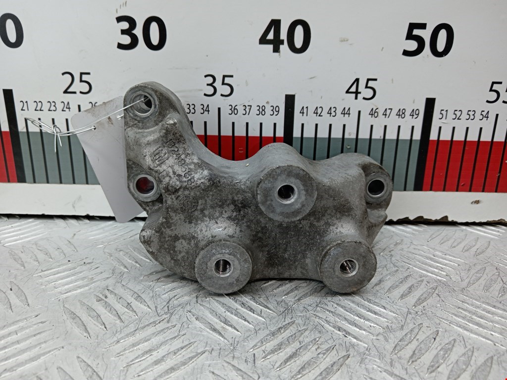 Кронштейн (крепление лапа траверса) кпп Opel Astra J (2009-2018)