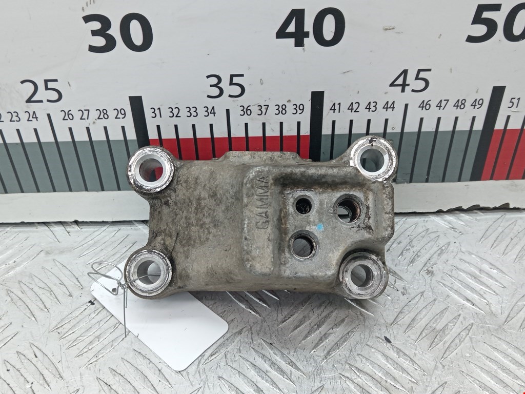 Кронштейн (крепление лапа траверса) кпп Hyundai i30 1 (2007-2012)