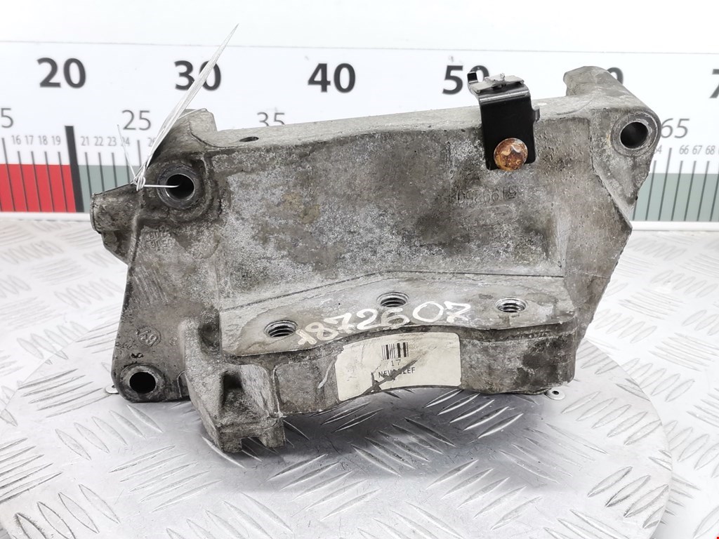 Кронштейн (крепление лапа) двигателя Opel Corsa D (2006-2014)