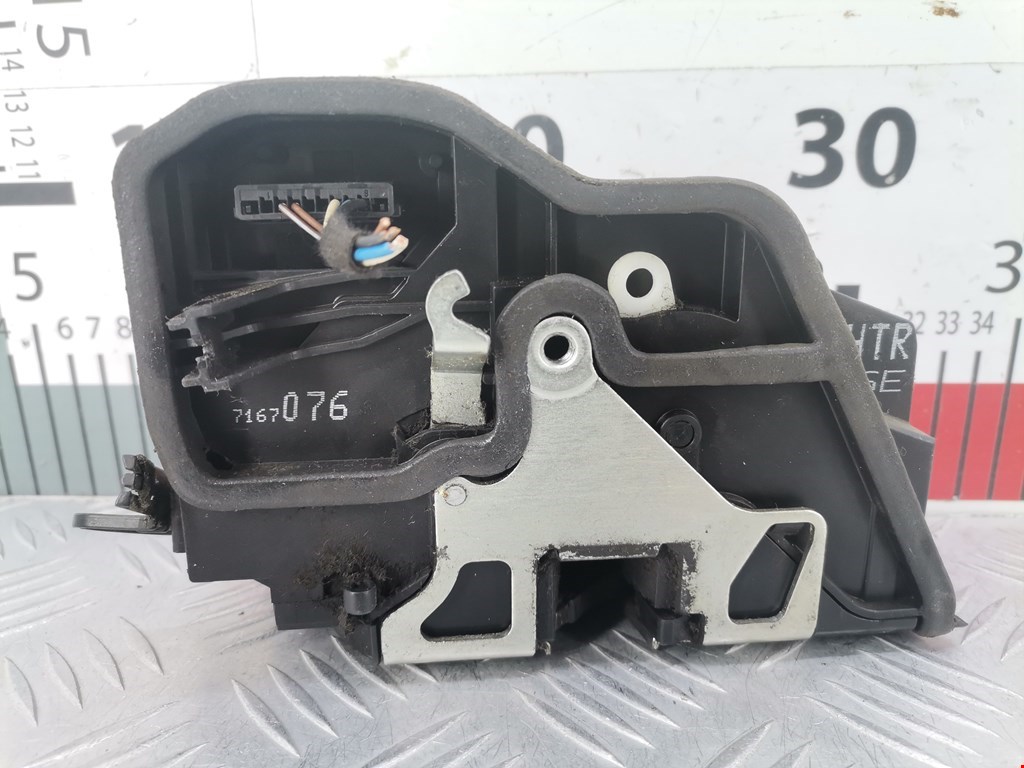 Замок двери задней правой BMW 1er E81\E87 2004-2011