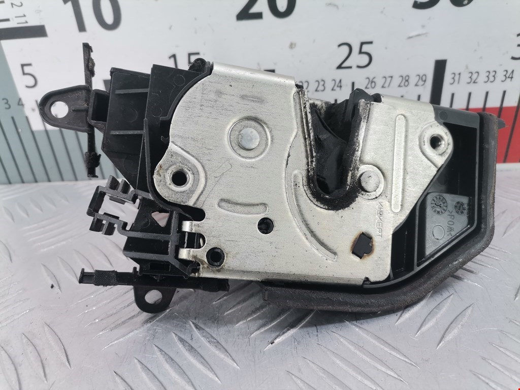 Замок двери задней правой BMW 1er E81\E87 2004-2011