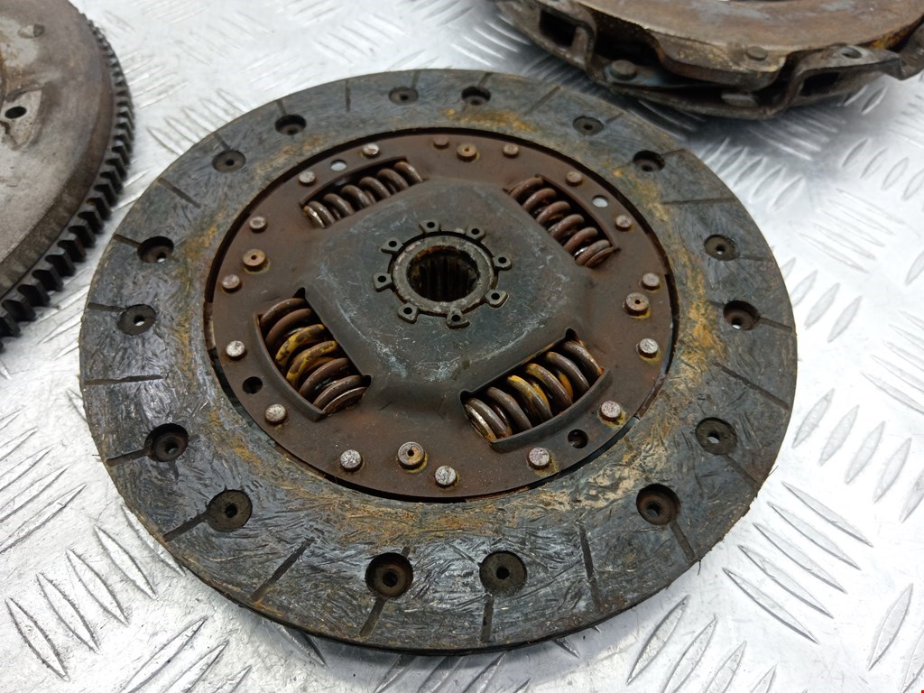 Маховик (демпфер сцепления) OPEL Corsa D 2006-2014