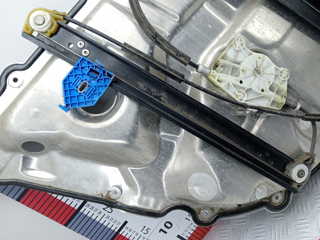 Стеклоподъемник задний правый AUDI A8 D3 2003-2010