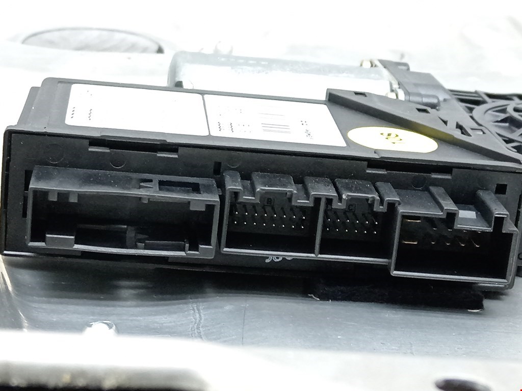 Стеклоподъемник задний правый AUDI A8 D3 2003-2010