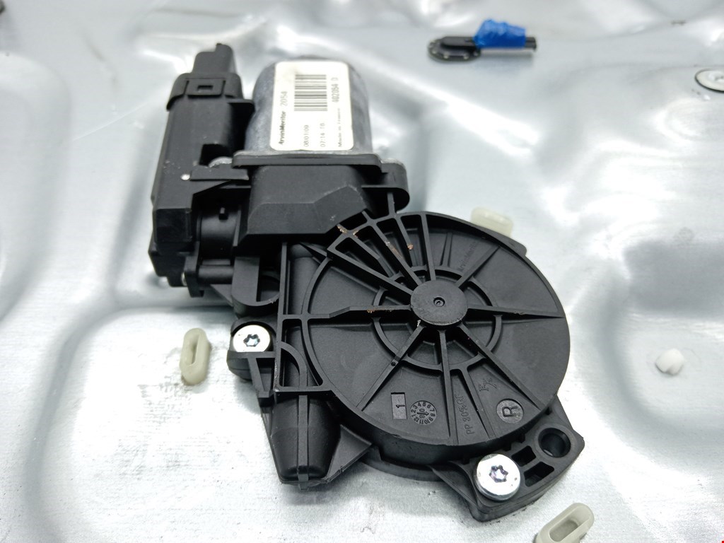 Стеклоподъемник передний правый KIA Cee'd I 2006-2012