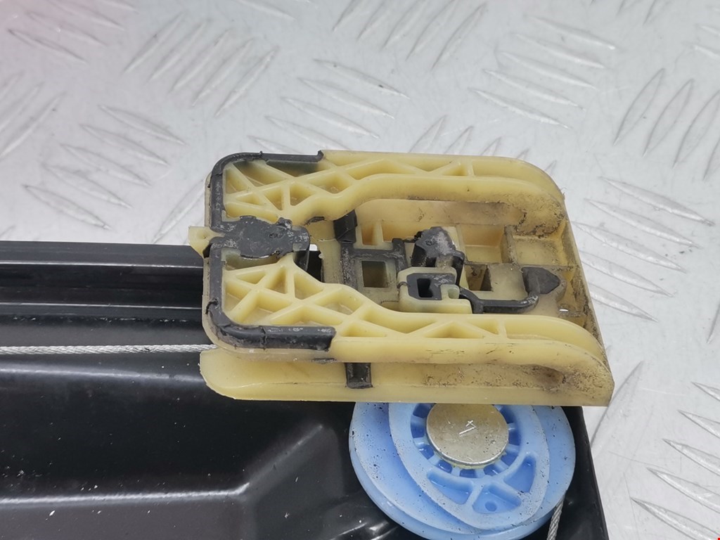 Стеклоподъемник передний правый OPEL Astra J 2009-2017