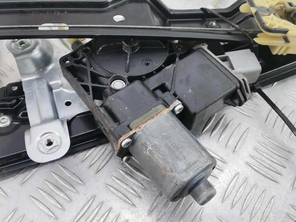 Стеклоподъемник передний правый OPEL Astra J 2009-2017