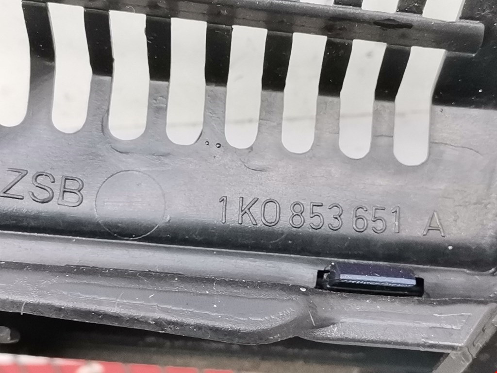 Решетка радиатора VOLKSWAGEN Golf V 2003-2009