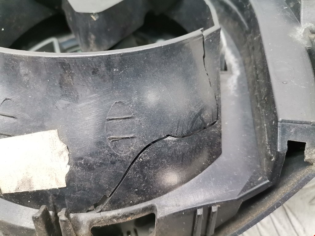 Решетка радиатора VOLKSWAGEN Golf V 2003-2009