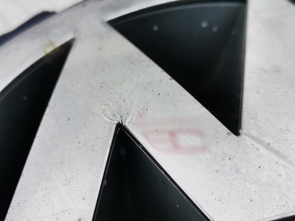 Решетка радиатора VOLKSWAGEN Golf V 2003-2009