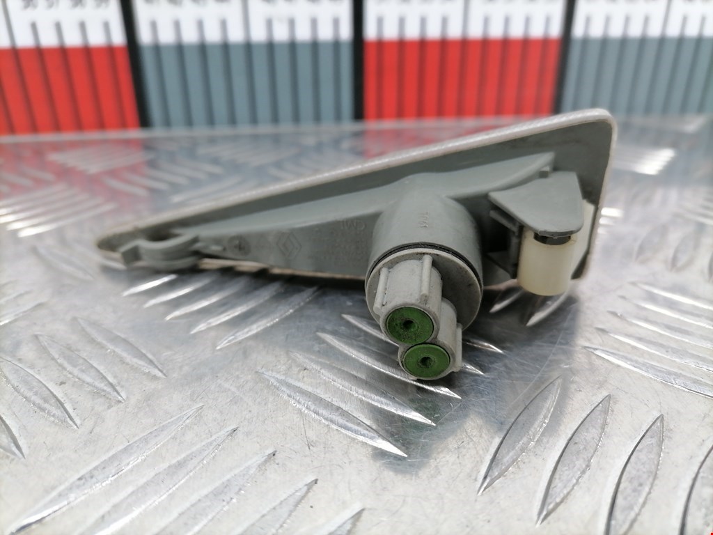 Повторитель на крыло RENAULT Scenic II 2003-2010