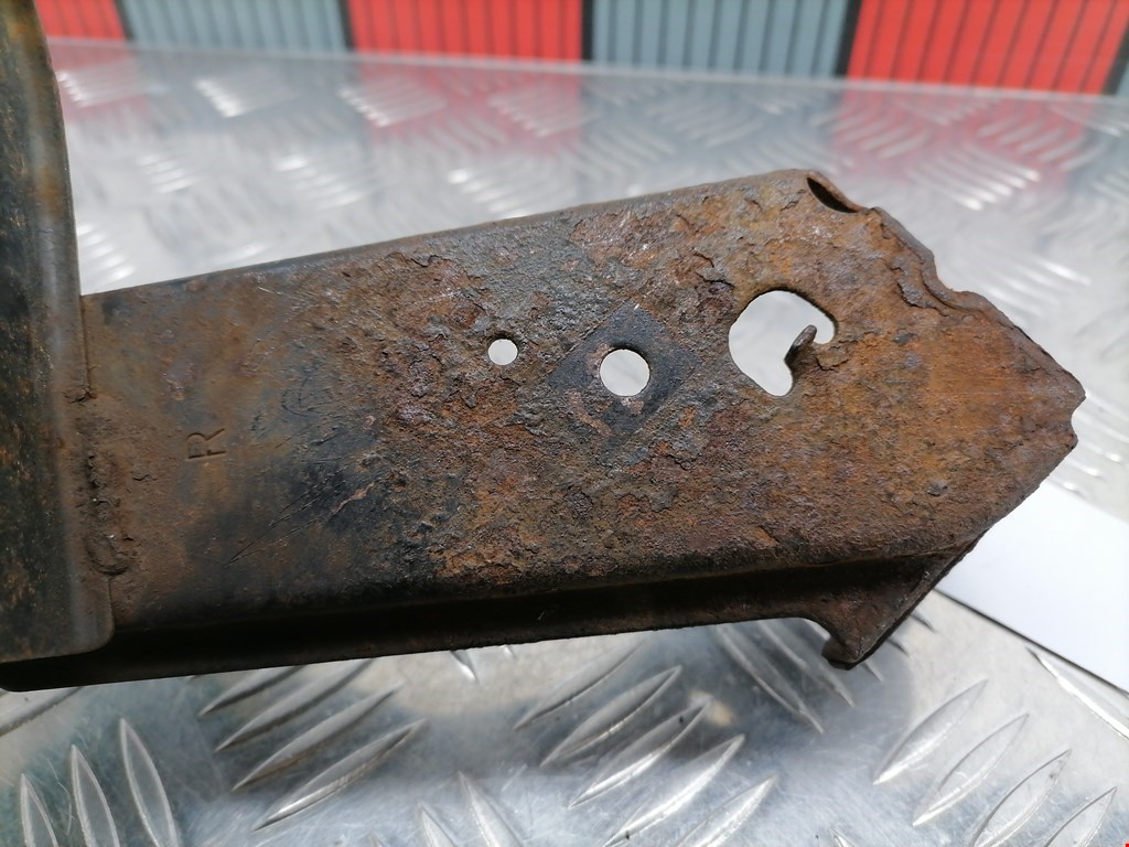 Кронштейн фары правый HONDA CR-V II 2002-2007