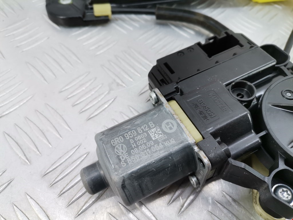 Стеклоподъемник задний правый VOLKSWAGEN Polo V HB 2009-2017