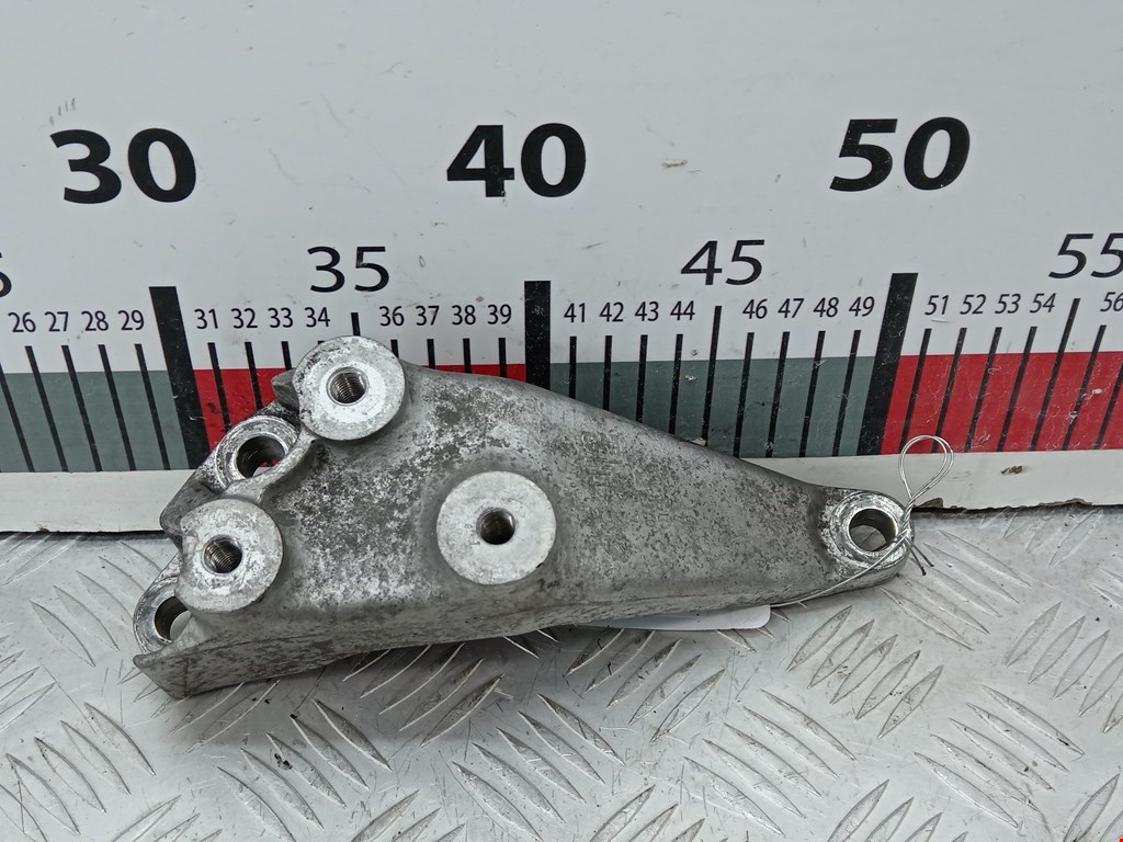 Кронштейн (крепление лапа траверса) кпп Opel Astra J (2009-2018)