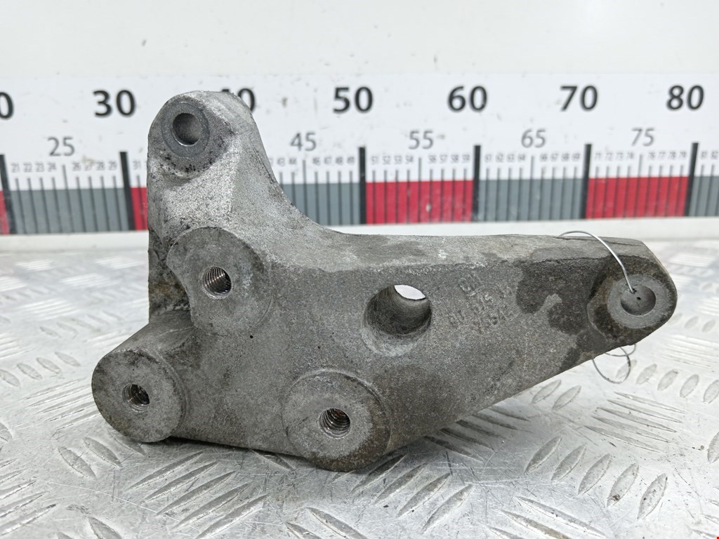 Кронштейн (крепление лапа траверса) кпп Opel Astra G (1998-2004)
