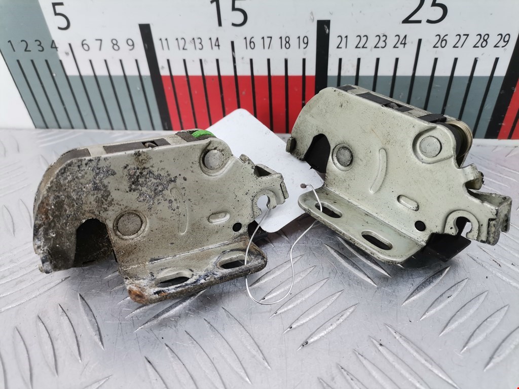 Замок двери распашной левой Mercedes Sprinter 2 (W906) (2006-2016)