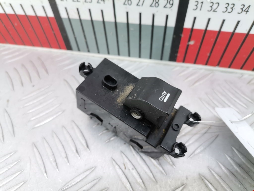 Кнопка стеклоподъемника HYUNDAI i40 2011-2019