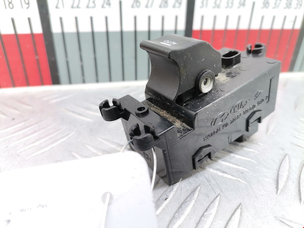 Кнопка стеклоподъемника HYUNDAI i40 2011-2019