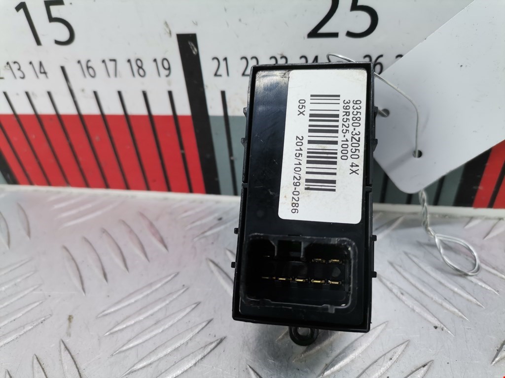 Кнопка стеклоподъемника HYUNDAI i40 2011-2019